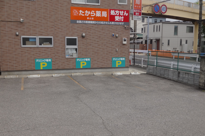 専用駐車場が8台あります