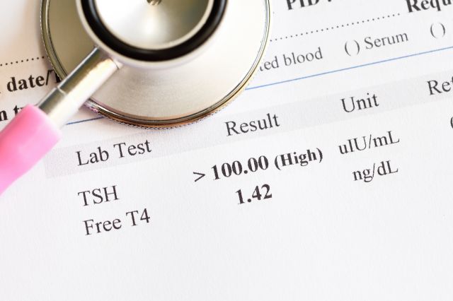 診断結果の用紙と聴診器